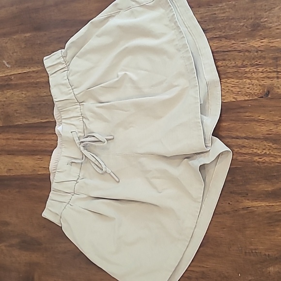 lululemon athletica Pants - Lululemon- Cinchable waist shorts Size 6.